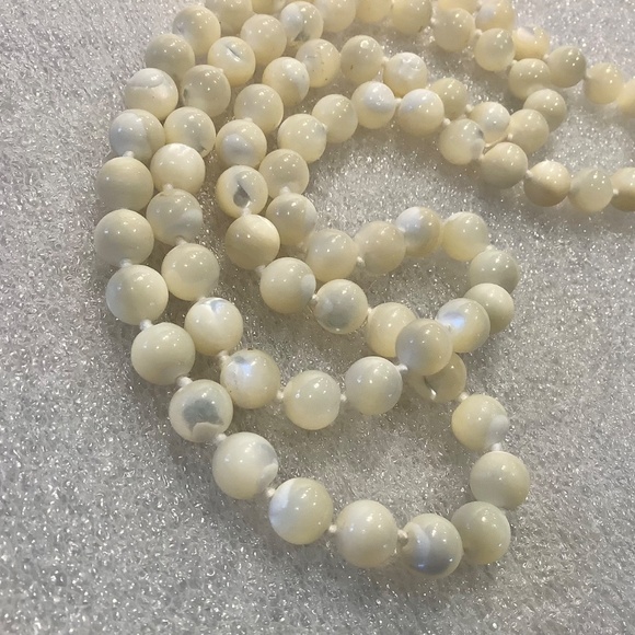 Vintage Mother of Pearl Necklace Iridescent 8mm Beads Knotted 32 Inch - Picture 2 of 7
